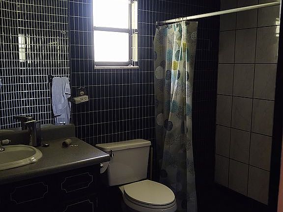 4th image of 4803 Lake Haven Blvd