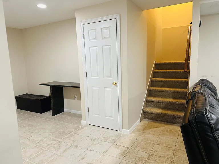 2 Russell Ct — Photo 29