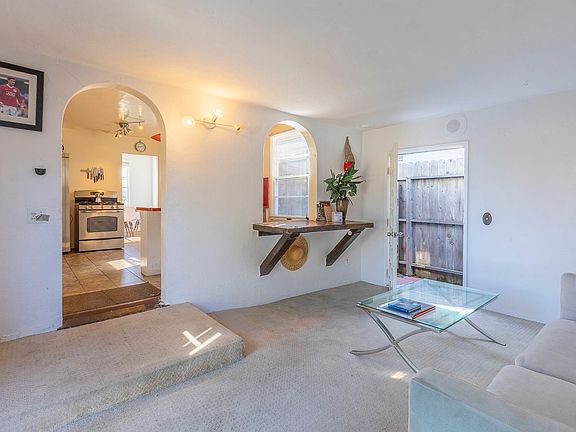 4th image of 1576 Catalina Blvd