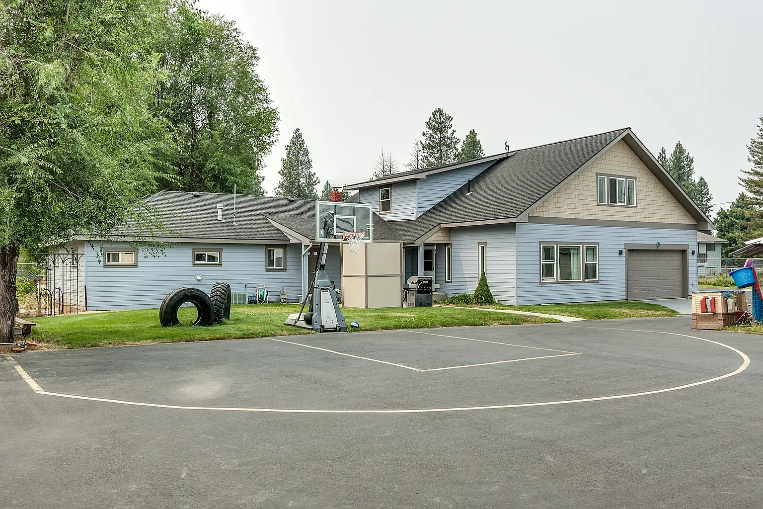6 bed, 4.5 bath, 4172 sqft, $3,750 — Photo 3