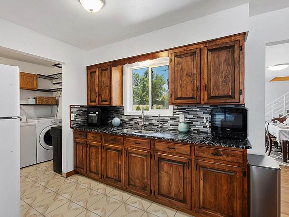 2nd image of 106 Maplewood Cir