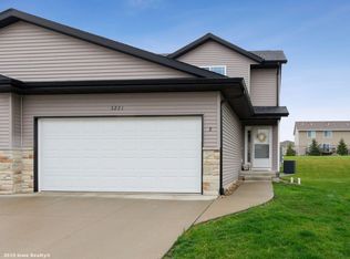 3221 Breyer St SW #B, Cedar Rapids, IA 52404