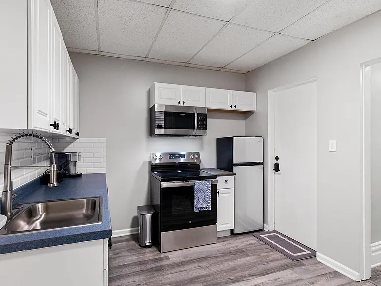 535 Gross St #1 — Photo 9