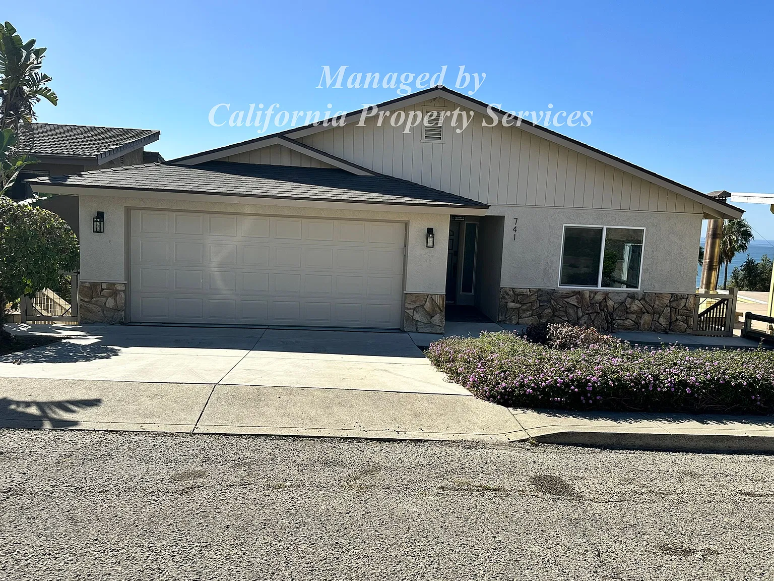 4 bed, 2.5 bath, 2500 sqft, $4,500 — Photo 1
