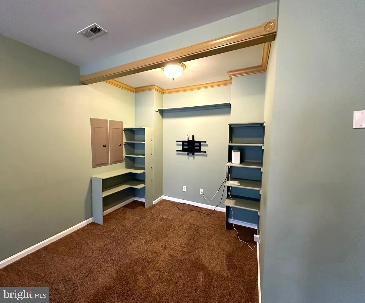 5 bed, 4.0 bath, 2616 sqft, $3,650 — Photo 3