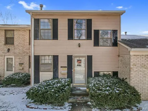 8354 Lakeview Ct, Ypsilanti, MI 48198