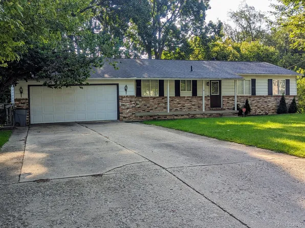 1424 Westerrace Dr, Flint, MI 48532