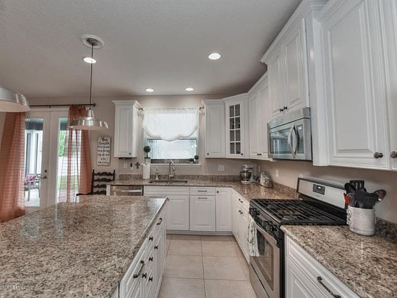 4th image of 436 Captiva Dr