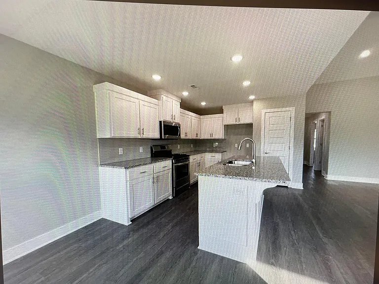 1563 N Pershing St — Photo 16