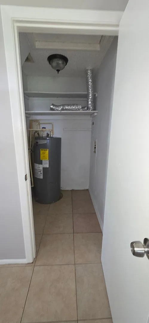 Moveinready 1 bedroom, 1 bathroom residence located in the heart of Nokomis. — Photo 3