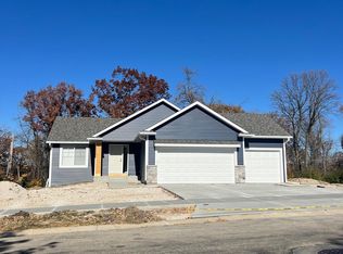 825 36th St SW, Rochester, MN 55902