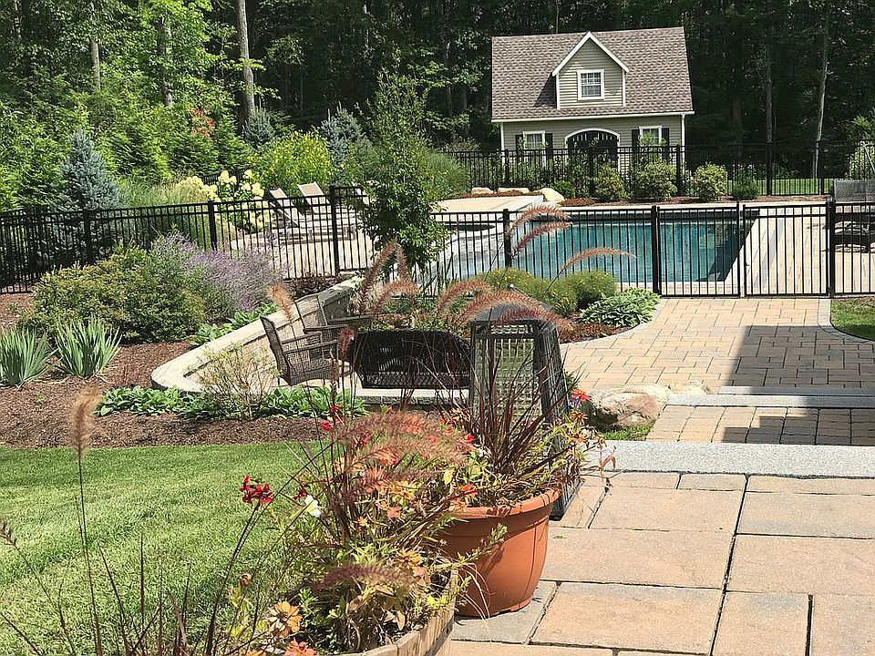 2nd image of 27 Knoll Ln