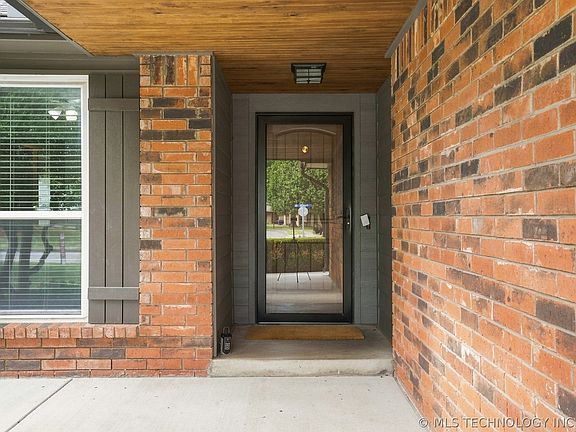 3rd image of 2905 E Knoxville St