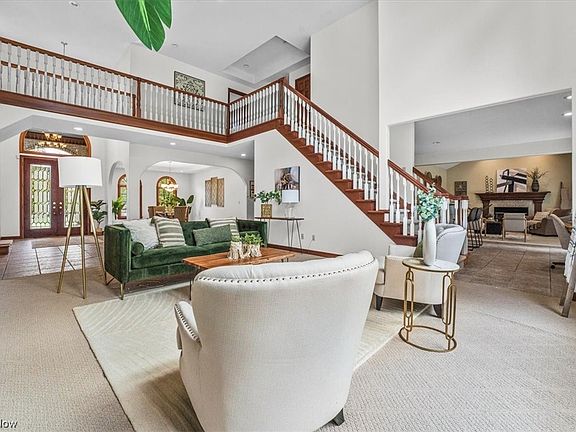 3rd image of 9360 Bay Hill Dr NE