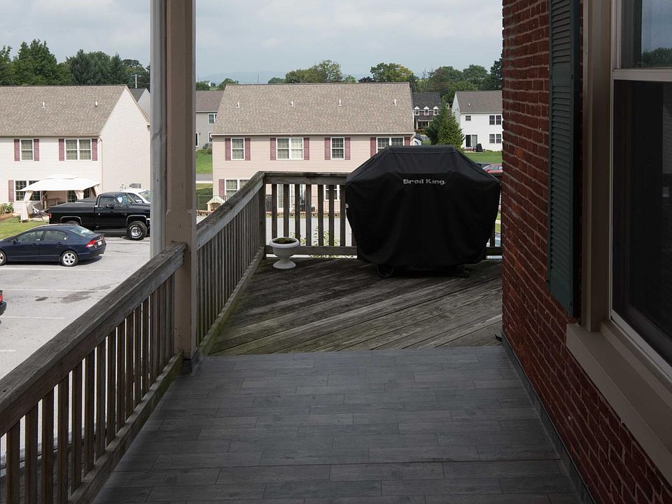 Porch Area Looking Towards Deck