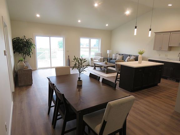 4th image of 115 Linden Ln