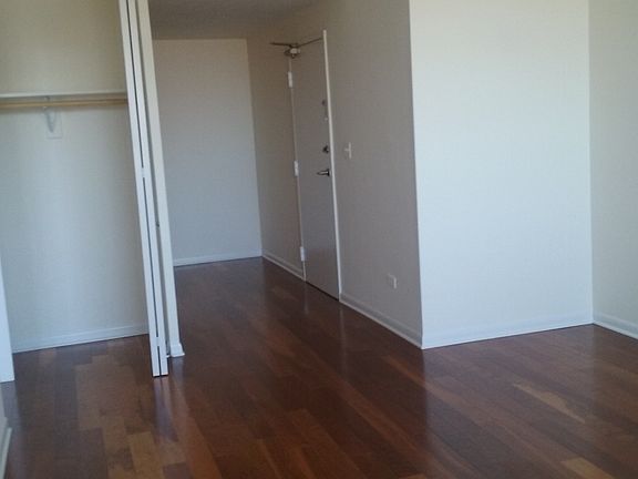 4th image of 802 Hinman Ave #6