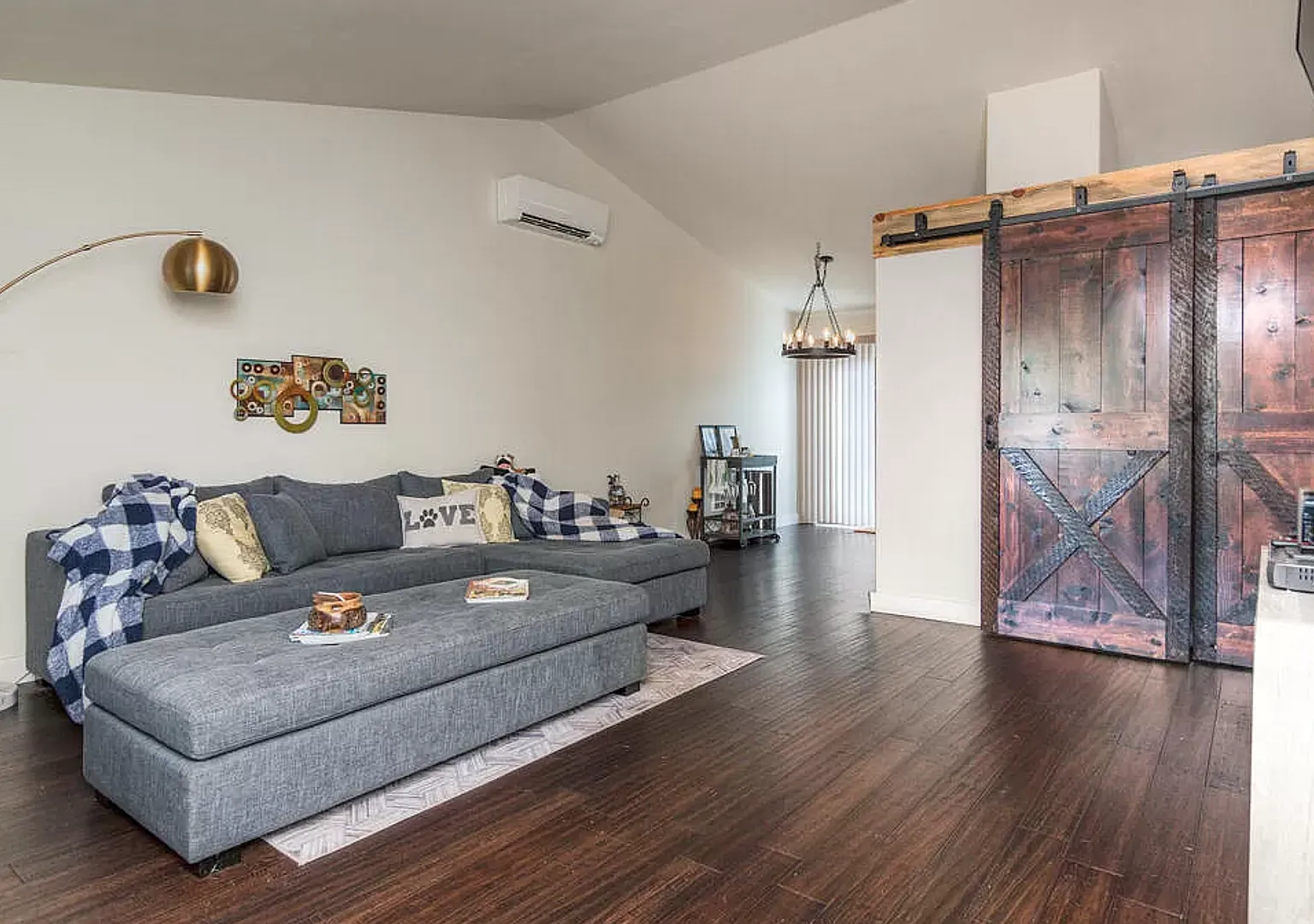 Fantastic 2 Bed/2 Bath with Fully Fenced Backyard - Lodgepole Drive — Photo 4