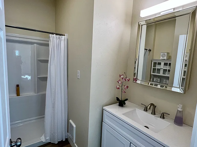 420 Euclid Ave #1 — Photo 6