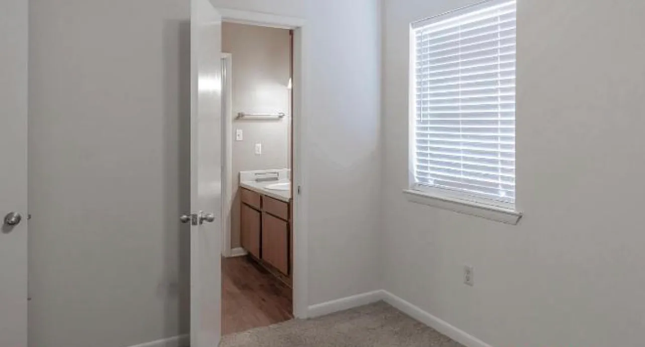 2 bed, $855 — Photo 2