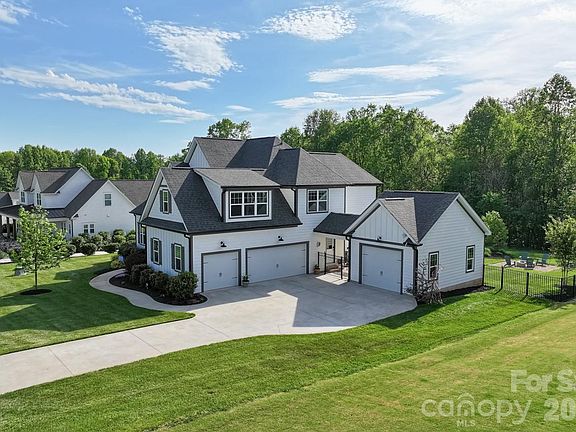 4th image of 208 Hidden Meadows Dr