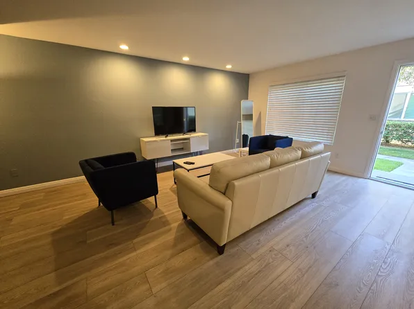 8076 Camino Huerta, San Diego, CA 92122