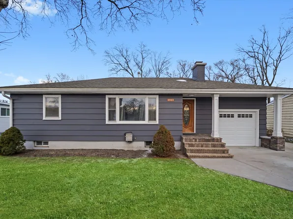 1918 Parklane Ave, McHenry, IL 60050