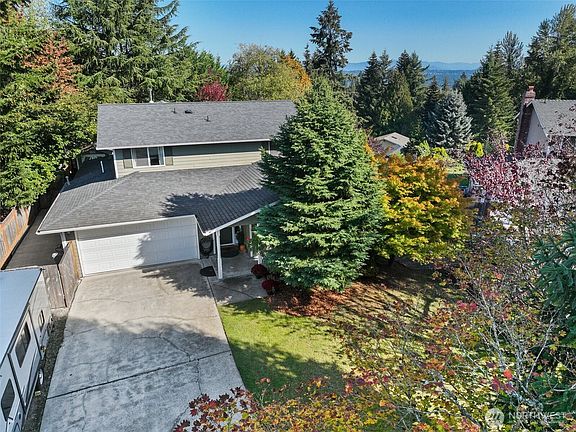 3rd image of 11615 132nd Avenue Ct E