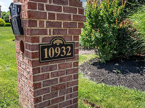 2nd image of 10932 Sassan Ln