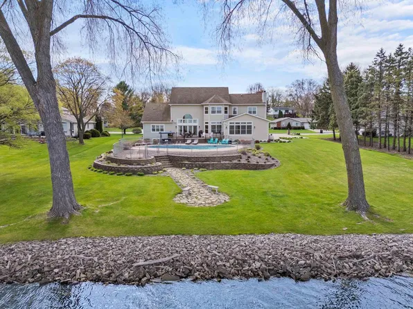 208 Starkweather Drive, Beaver Dam, WI 53916