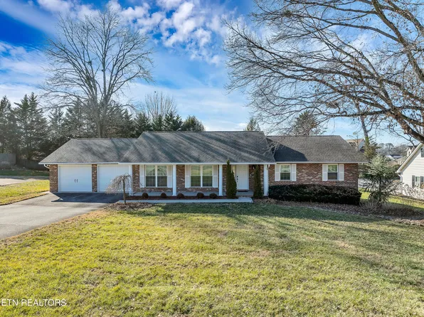 2103 Chesterfield Dr, Maryville, TN 37803
