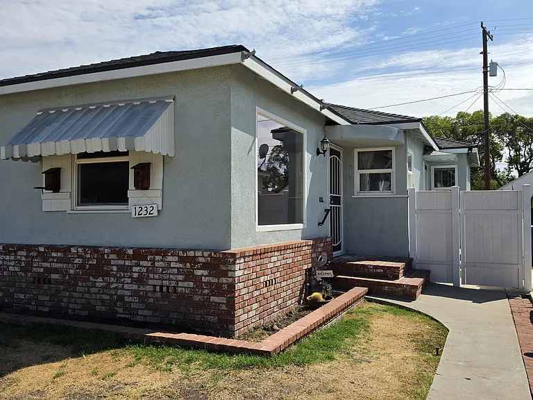 1232 N Screenland Dr — Photo 10