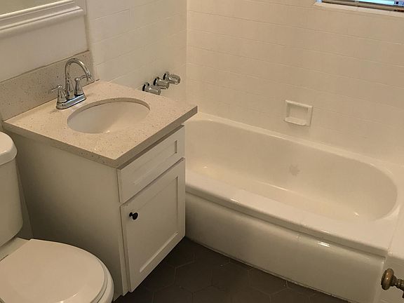 4th image of 305 Coronado Ave APT 5