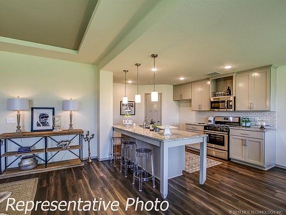 5th image of 7400 S Indianwood Ave