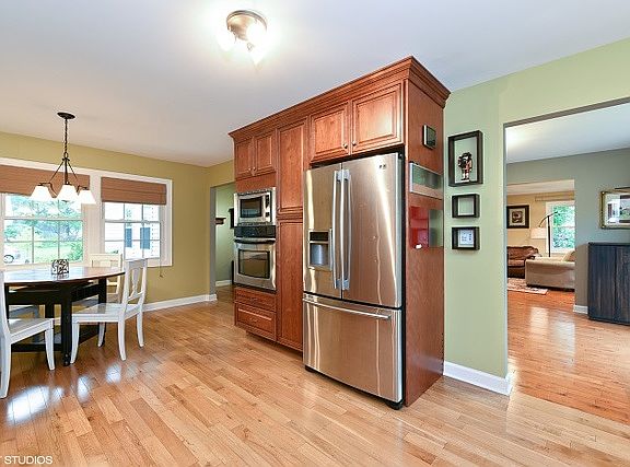 4th image of 427 Selkirk Dr