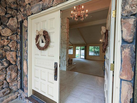 4th image of 6725 Arrowwood Dr