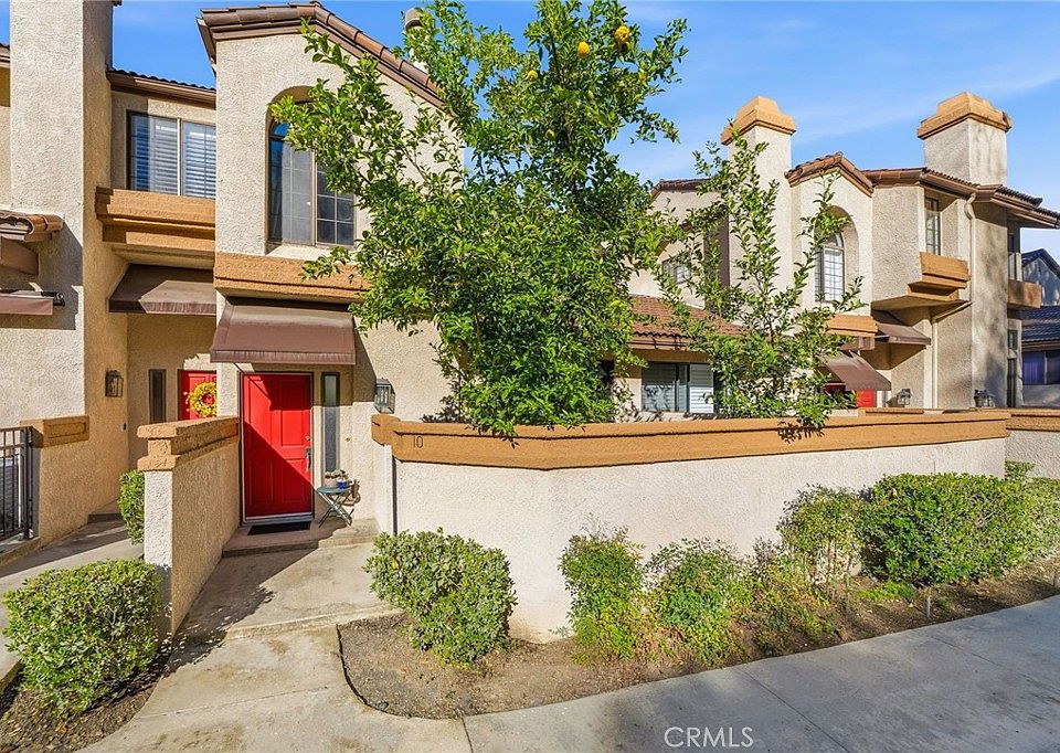 1st image of 10 Deerpath Pl