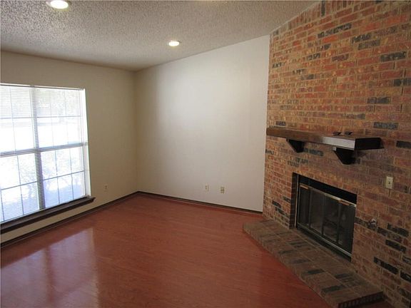 5th image of 4223 Buckthorn St