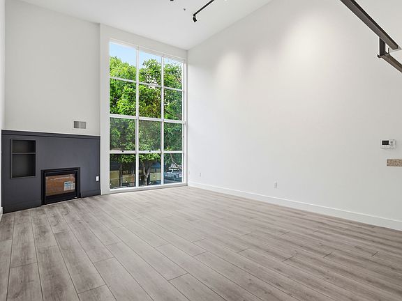 2nd image of 300 Linden St APT 3