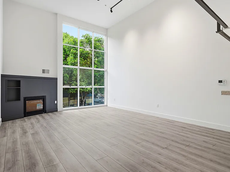 300 Linden St #3 — Photo 2