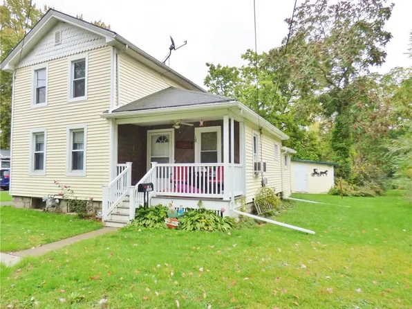 18 E Kendig St, Waterloo, NY 13165