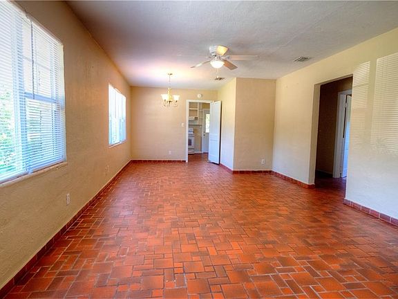 3rd image of 2802 Cambridge Ave