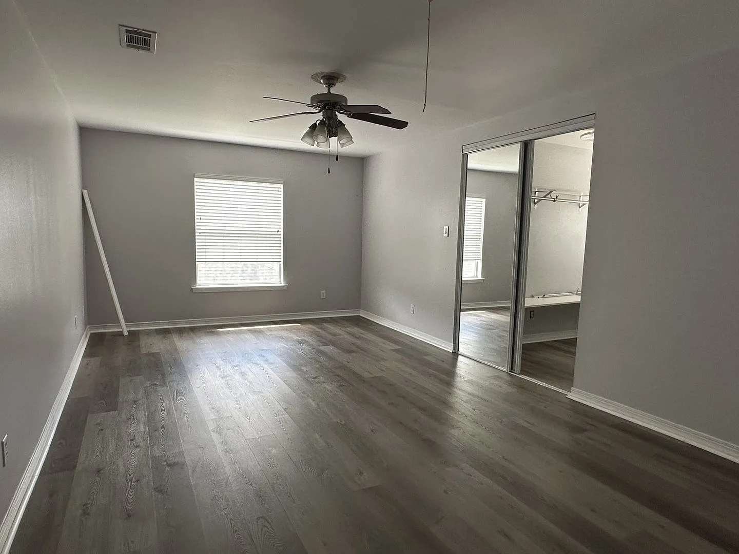 Spacious Home for Lease — Photo 4