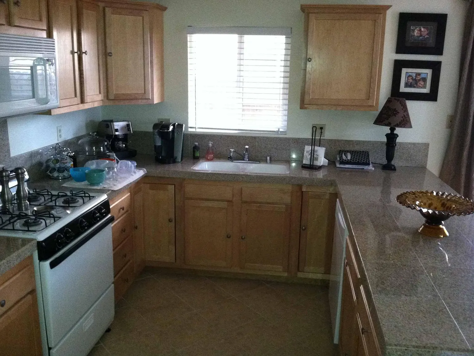 3 bed, 2.5 bath, 1500 sqft, $4,300 — Photo 2