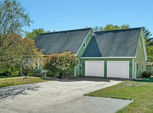 4 Battle Hill Dr, Fort Ann, NY 12827