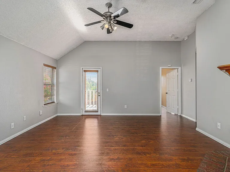 588 Lake Forest Dr — Photo 6