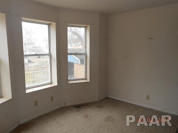 5th image of 1102 E Nebraska Ave