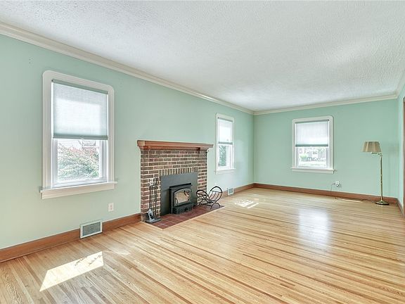 4th image of 136 Hoover Rd