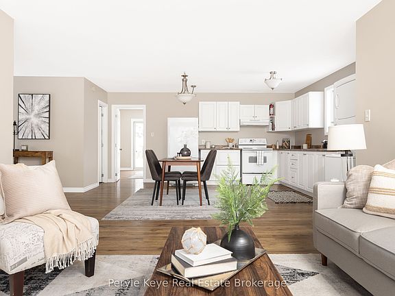 3rd image of 820 Manitoba St
