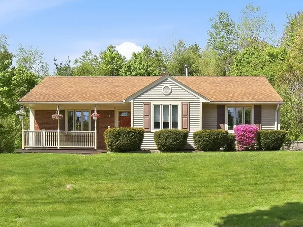 11 Scenic Dr, Worcester, MA 01602